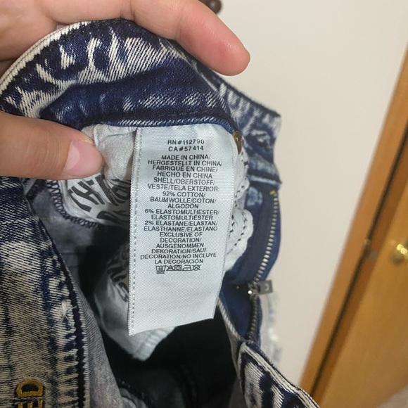 True Religion Manchester United Blue Acid Wash Jean Shorts - Picture 6 of 6